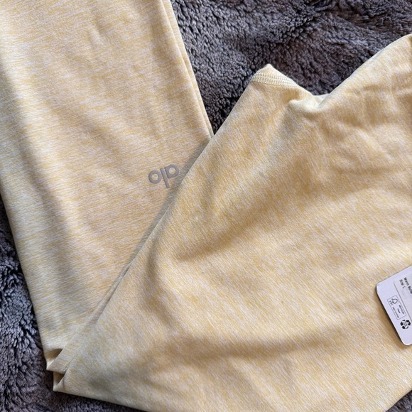 ALO ALOSOFT High Waist Leggings Warm Butter Heathered Yellow Large 7/8 Length - Picture 2 of 10